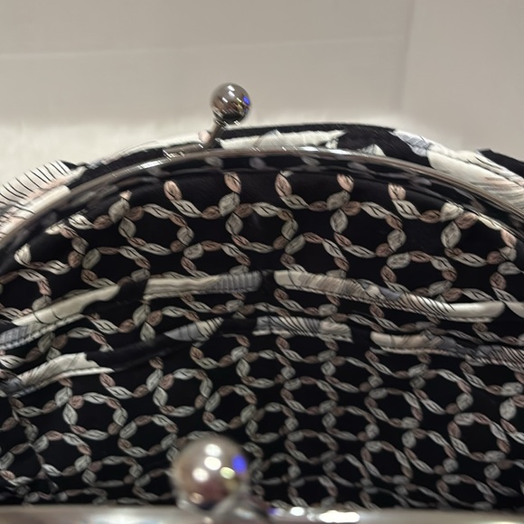 Vera Bradley Black and Cream Women's Handbag/EUC - Picture 6 of 7